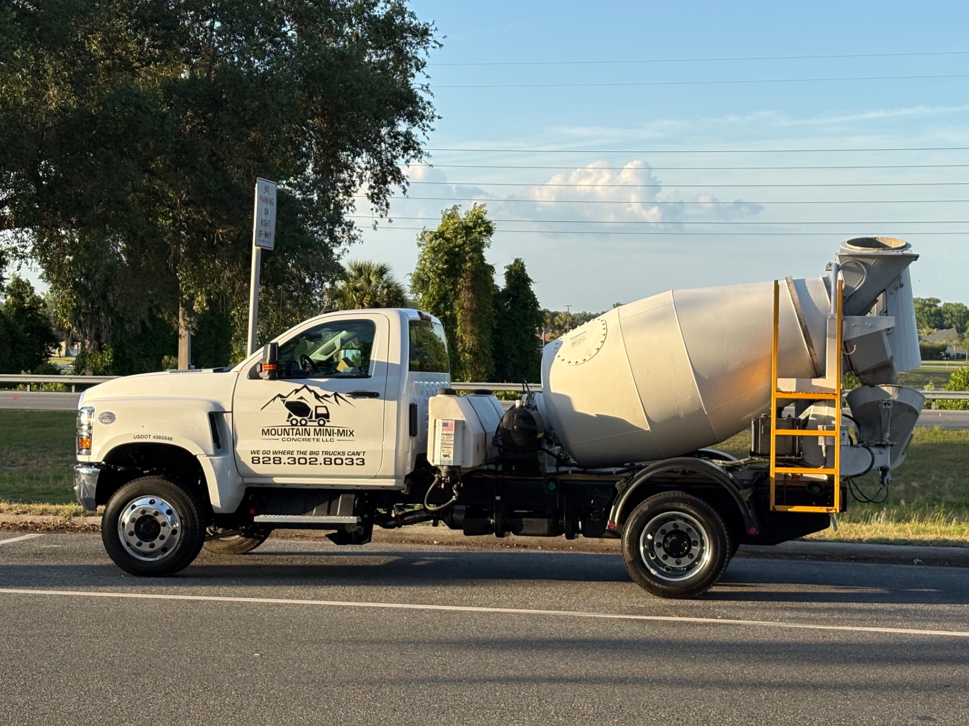 Mountain Mini-Mix concrete truck